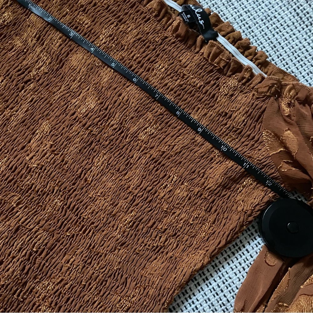 Dark orange/ gold smocked crop top from Lulu’s - Picture 3 of 5
